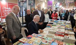 DARICA KİTAP FUARI’NDA BİNLERCE KİTAPSEVER FUAR ALANINA AKIN ETTİ