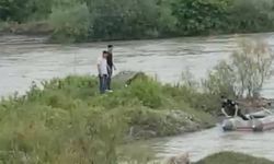 ELEKTRİKLİ BİSİKLET ÇAYA UÇTU: 2 KİŞİ KAYIP