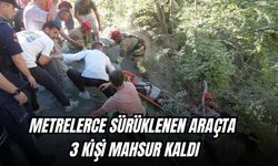 METRELERCE SÜRÜKLENEN ARAÇTA 3 KİŞİ MAHSUR KALDI