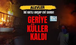 ALEVLER İKİ KATLI AHŞAP EVİ SARDI! GERİYE KÜLLER KALDI