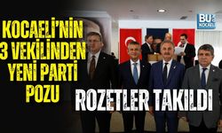 KOCAELİ’NİN 3 VEKİLİNDEN YENİ PARTİ POZU: ROZETLER TAKILDI