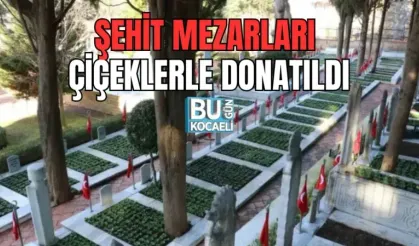 ŞEHİT MEZARLARI ÇİÇEKLERLE DONATILDI