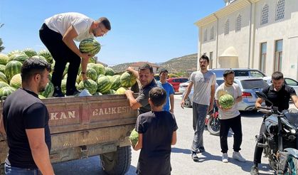 Tonlarca Karpuzu Satın Alarak Ücretsiz Dağıttı