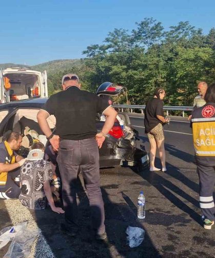 Önce Kamyona Sonra Bariyere Çarptı