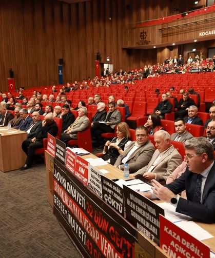 CHP’DEN BÜYÜKŞEHİR MECLİSİ’NDE PEŞ PEŞE ŞERHLER