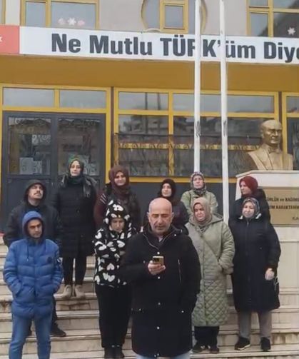 DERİNCE'DE VELİLER ÖĞRETMENLERİNE SAHİP ÇIKTI