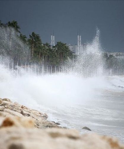 KOCAELİ'DE FIRTINA ALARMI!
