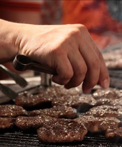 KÖFTECİ YUSUF'UN İFTAR MENÜSÜ SOSYAL MEDYADA GÜNDEM OLDU! KÖFTECİ YUSUF İFTAR MENÜSÜ FİYATLARI VE DETAYLAR