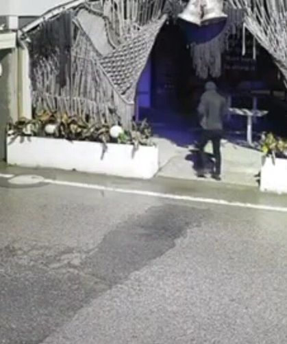 İZMİT’TE ÜNLÜ KAFEYİ KUNDAKLAMIŞLARDI! 2 ŞÜPHELİ YAKAYI ELE VERDİ