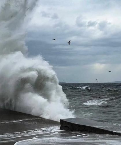 KOCAELİ’DE FIRTINA ALARMI: VALİLİKTEN PEŞ PEŞE UYARI!