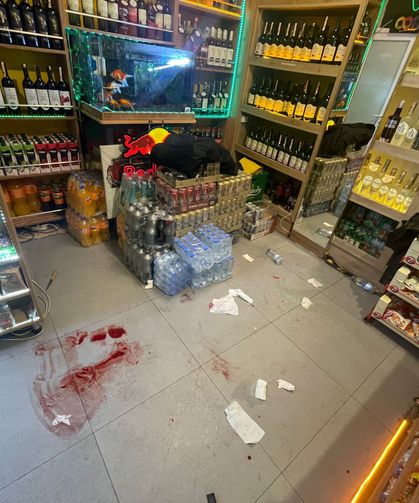 İZMİT YENİCUMA’DA BIÇAKLI KAVGA: 1 KİŞİ YARALANDI