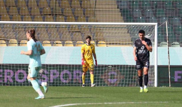 Kocaelispor, Kaleci Şen'le Yollarını Ayırdı