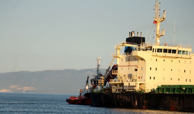 Karaya Oturan Kuru Yük Gemisi Kurtarıldı