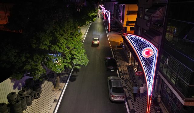 İzmit’te Caddeler Işıl Işıl