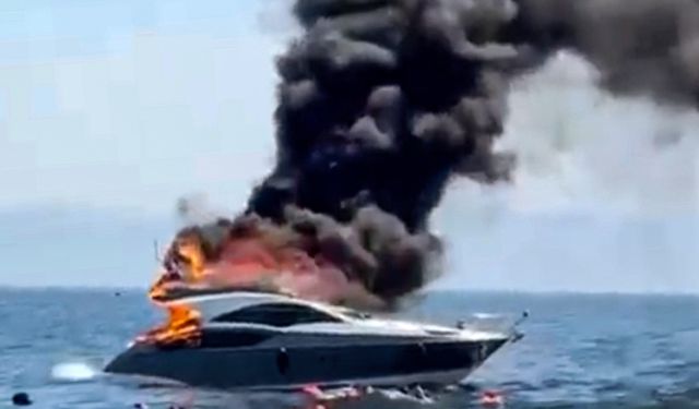 Marmara Denizi'nde Bir Teknede Yangın Çıktı