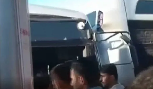 Kadıköy’de İki Metrobüs Çarpıştı!