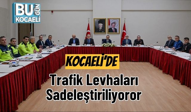 Kocaeli’de Trafik Levhaları Sadeleştiriliyor