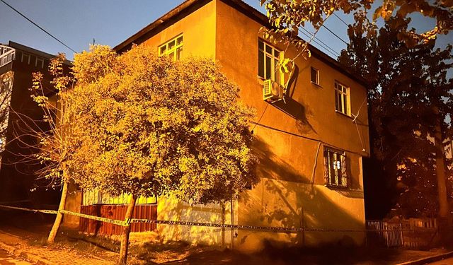 Kocaeli'de kolonlarında çatlak oluşan bina boşaltıldı