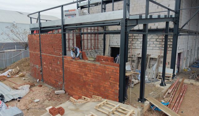 Başiskele’de Kapalı Spor Salonu İnşaatı Devam Ediyor