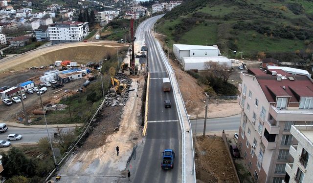 Gebze Eskihisar Feribot Yolu'nda Köprülü Kavşak Hızla Yükseliyor