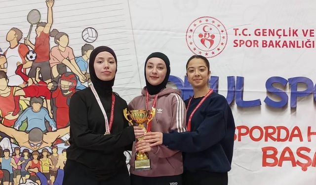 Körfezli Karateci Kızlar İl Seçmelerinde Kürsüye Damga Vurdu