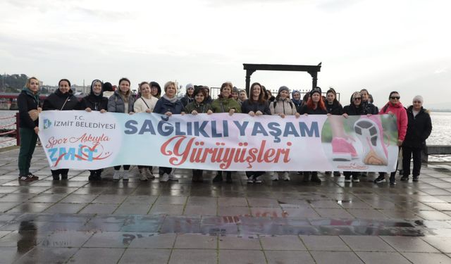 İzmitli Kadınlar SEKA Park’ta Sağlık İçin Yürüdü