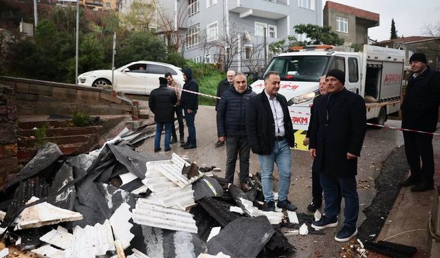 Kuvvetli Rüzgâr Körfez’de Hasara Yol Açtı: Belediye Ekipleri Sahada