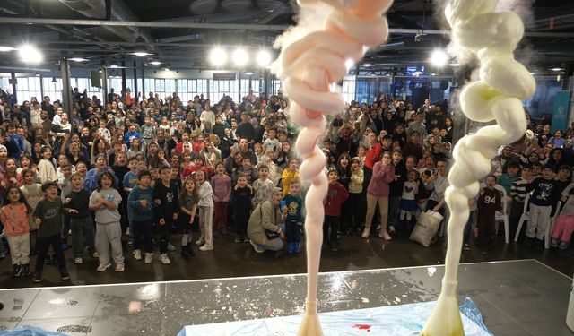Kocaeli Bilim Merkezi’nde “Okula Bi’ Mola” ile Tatilin Tadını Çıkarıyorlar