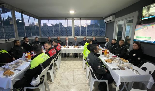 VALİ İLHAMİ AKTAŞ, GEBZE UYGULAMA NOKTASINDA İFTAR YAPTI