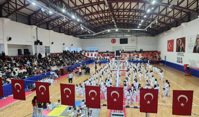 GÖLCÜK BELEDİYESPOR TAEKWONDO’DA 470 SPORCU KUŞAK ATLADI