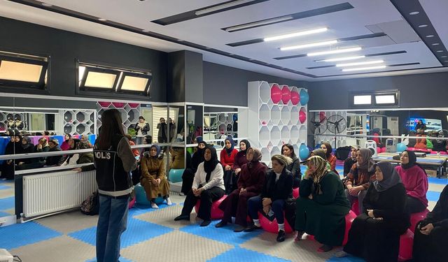 ANNE ŞEHİR MERKEZLERİ’NDE NARKOTİK EĞİTİMİ YOĞUN İLGİ GÖRDÜ