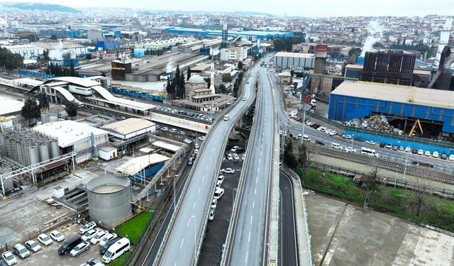 BÜYÜKŞEHİR’İN ULAŞIM HAMLESİ MEYVESİNİ VERDİ: GEBZE FENİŞ KAVŞAĞI’NDA TRAFİK RAHATLADI
