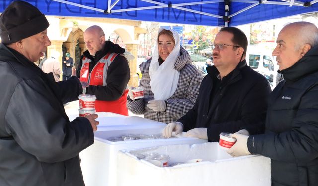 İzmit Belediyesinden Helva İkramı
