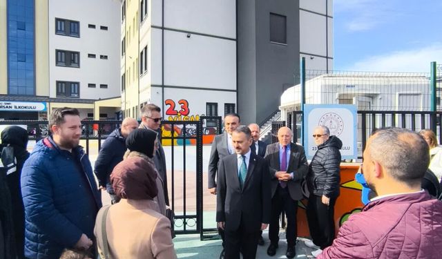 İZMİT’TE EĞİTİM MESAİSİ: VALİ AKTAŞ’TAN 23 NİSAN İLKOKULU’NDA ZİYARET