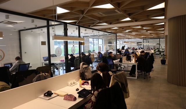 Kartepe Kent Kütüphanesi Yarıyıl Tatilinde Öğrencilerin Uğrak Noktası Oldu