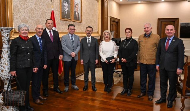 KOCAELİ DOSTLUK KULÜBÜ’NDEN VALİ İLHAMİ AKTAŞ’A ZİYARET