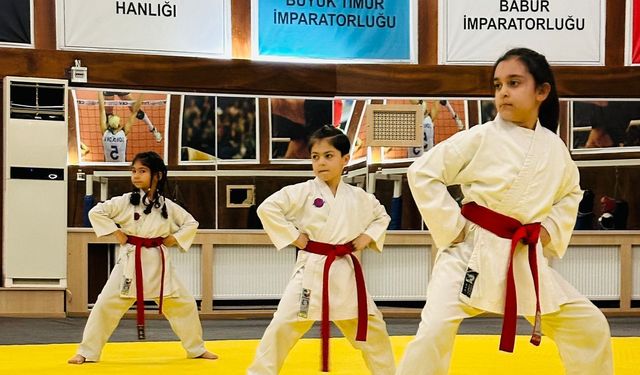 KARATE KUŞAK SINAVI YARIMCA’DA YOĞUN İLGİYLE YAPILDI