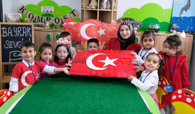 Lokomotif Çocuk Köyü’nde Minikler Türk Bayrağını Öğrendi