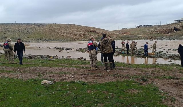 SEL SULARINA KAPILAN ADAM HAYATINI KAYBETTİ