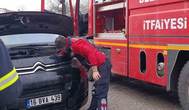 SEYİR HALİNDEKİ MİNİBÜSTE YANGIN PANİĞİ