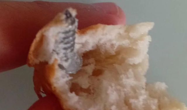 EKMEKTEN VİDA ÇIKTI: VATANDAŞ ŞOKTA