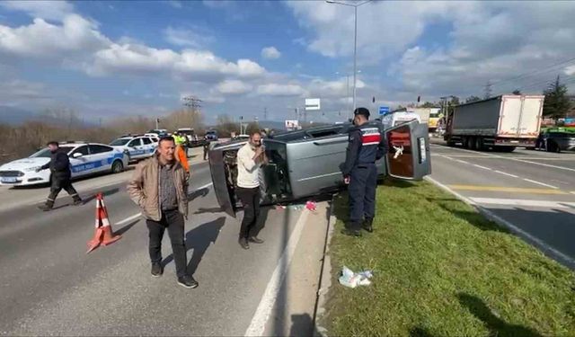 BOLU’DA D-100’DE KAZA: 6’SI ÇOCUK 9 KİŞİ YARALANDI