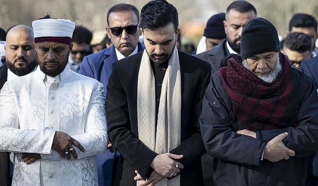 ZOHRAN MAMDANİ BROOKLYN'DE BAYRAM NAMAZI KILDI