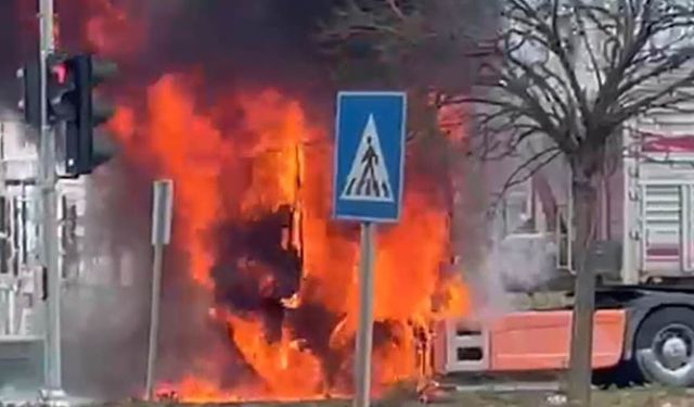 TIRDA KORKUTAN YANGIN: ÇEKİCİ KULLANILAMAZ HALDE