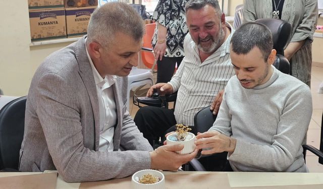 GÖLCÜK’TE ENGELLİLER HAFTASINA ÖZEL MUM ATÖLYESİ