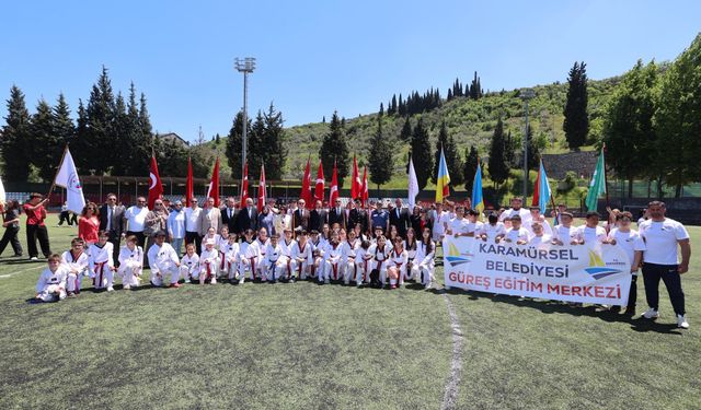 KARAMÜRSEL'DE 19 MAYIS COŞKUSU STADYUMA TAŞTI