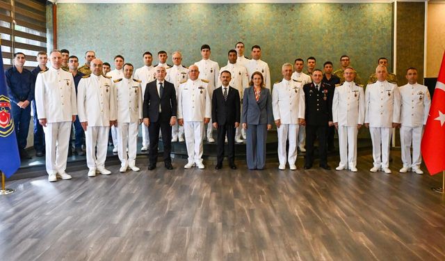 VALİ AKTAŞ’TAN DENİZ EĞİTİM VE GARNİZON KOMUTANLIĞINA BAYRAM ZİYARETİ