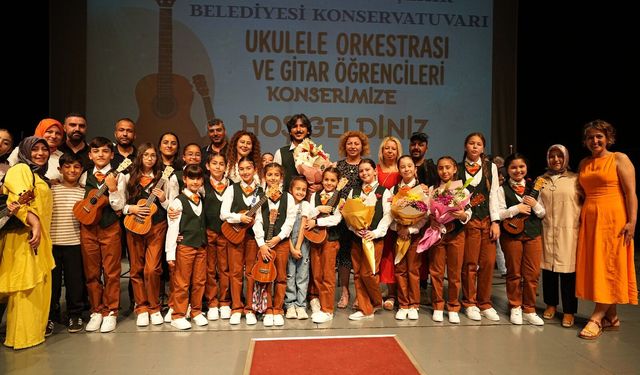 GEBZE UKULELE ORKESTRASI VE GİTAR ÖĞRENCİLERİNDEN UNUTULMAZ KONSER