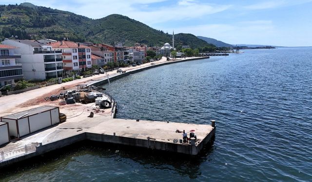 KOCAELİ BÜYÜKŞEHİR’DEN VATANDAŞ ODAKLI HİZMET: ULAŞLI SAHİLİNDE DALGA KIRICI SET