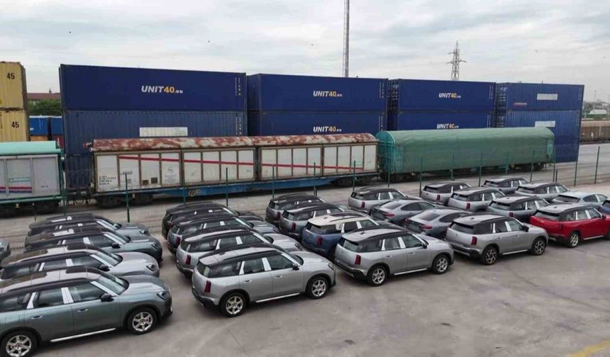 Boğazı trenle geçti: Araç sevkiyatı Köseköy’e ulaştı